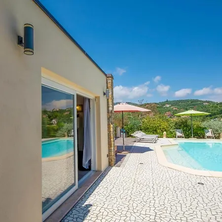 Villa Francesca - *